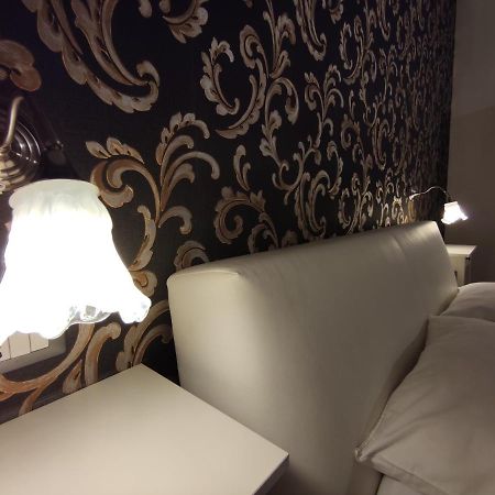 Sami Luxury Rooms 3 8 0 7 9 4 9 2 5 3 Syrakuzy Zewnętrze zdjęcie