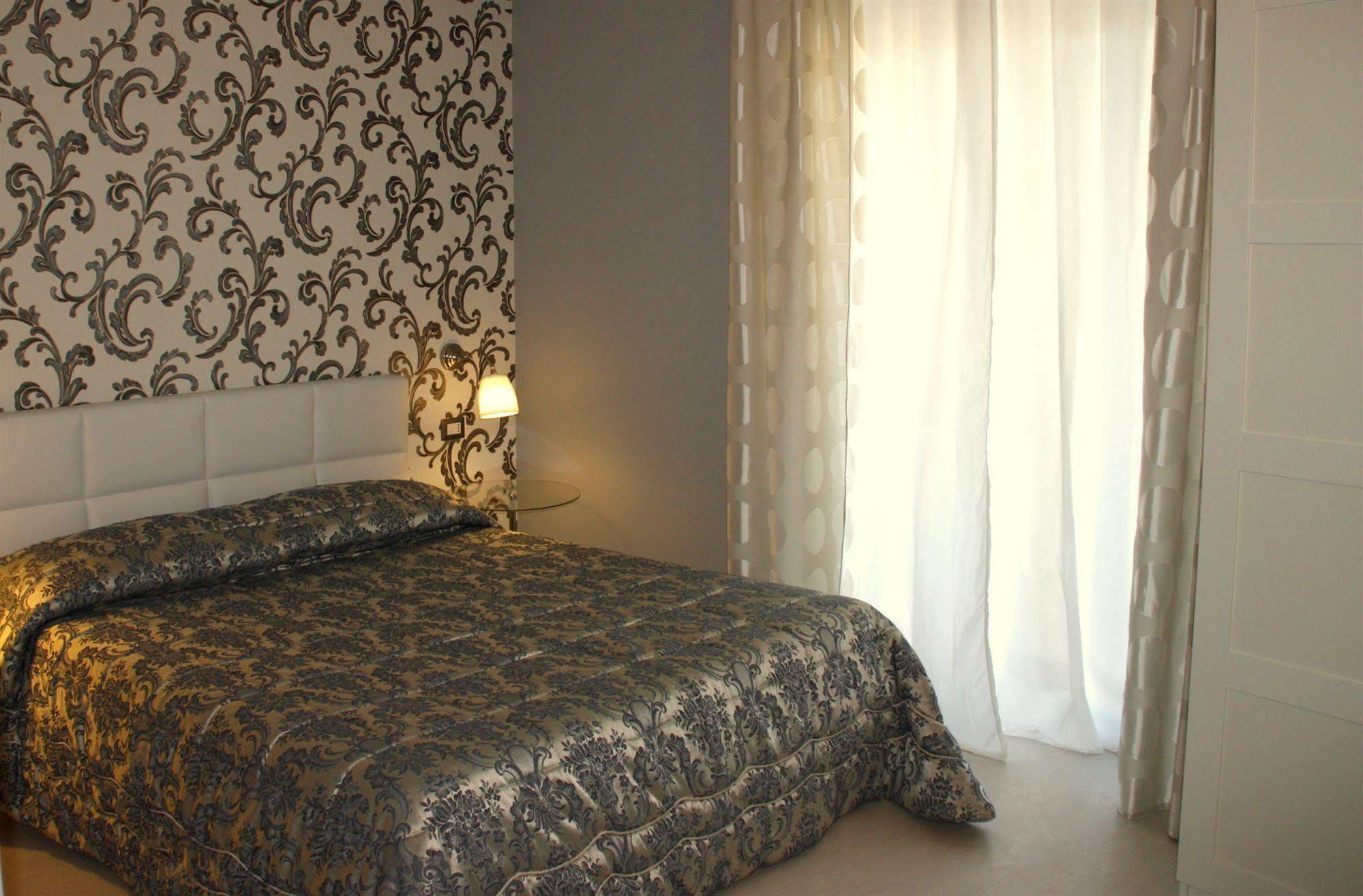 Sami Luxury Rooms 3 8 0 7 9 4 9 2 5 3 Syrakuzy Zewnętrze zdjęcie